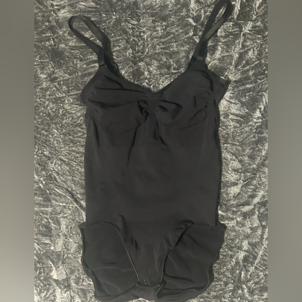 SKIMS Everyday sculpt brief bodysuit